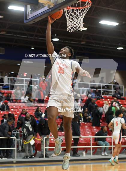 Thumbnail 2 in Seven Lakes vs. Lamar (UIL 6A D1 Basketball Area) photogallery.