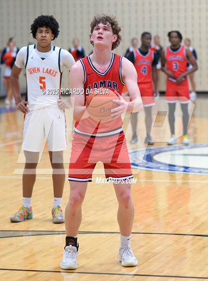 Thumbnail 3 in Seven Lakes vs. Lamar (UIL 6A D1 Basketball Area) photogallery.