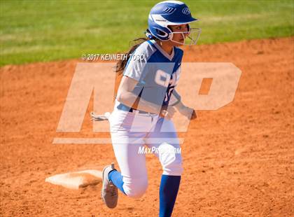 Thumbnail 3 in Cigarroa vs Clark (SAISD Tournament) photogallery.