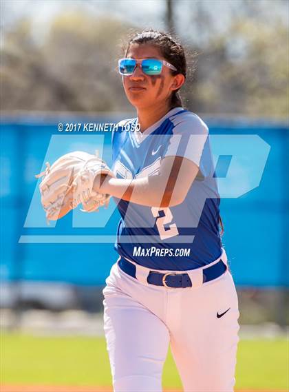 Thumbnail 1 in Cigarroa vs Clark (SAISD Tournament) photogallery.