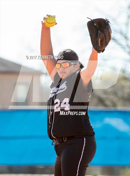 Thumbnail 1 in Cigarroa vs Clark (SAISD Tournament) photogallery.