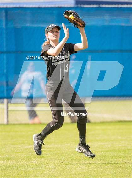 Thumbnail 3 in Cigarroa vs Clark (SAISD Tournament) photogallery.