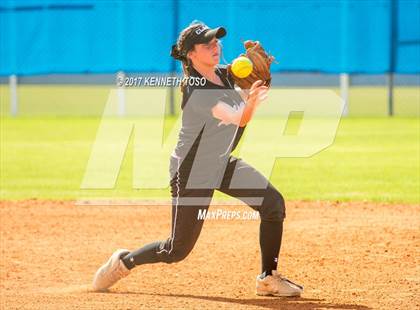 Thumbnail 1 in Cigarroa vs Clark (SAISD Tournament) photogallery.