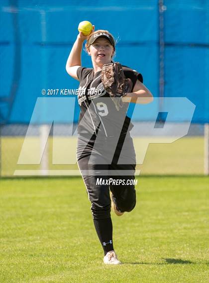 Thumbnail 3 in Cigarroa vs Clark (SAISD Tournament) photogallery.