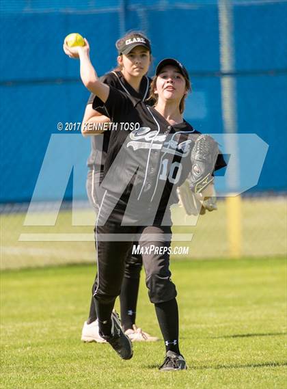 Thumbnail 2 in Cigarroa vs Clark (SAISD Tournament) photogallery.
