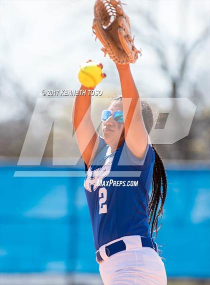 Thumbnail 3 in Cigarroa vs Clark (SAISD Tournament) photogallery.