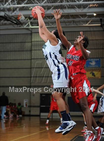 Thumbnail 3 in New Bern @ Southeast Raleigh (Sectional Semifinals) photogallery.