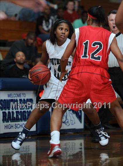 Thumbnail 2 in New Bern @ Southeast Raleigh (Sectional Semifinals) photogallery.