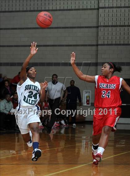 Thumbnail 1 in New Bern @ Southeast Raleigh (Sectional Semifinals) photogallery.