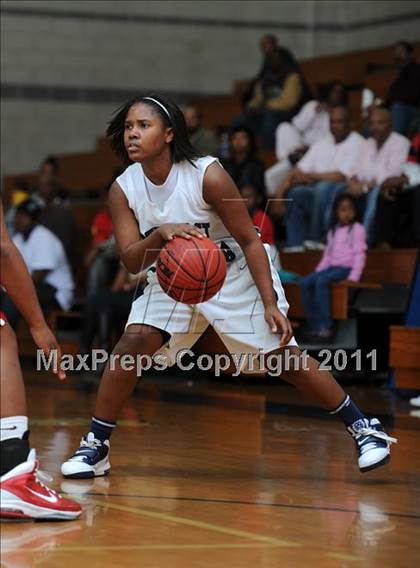 Thumbnail 2 in New Bern @ Southeast Raleigh (Sectional Semifinals) photogallery.