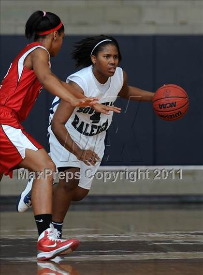 Thumbnail 1 in New Bern @ Southeast Raleigh (Sectional Semifinals) photogallery.