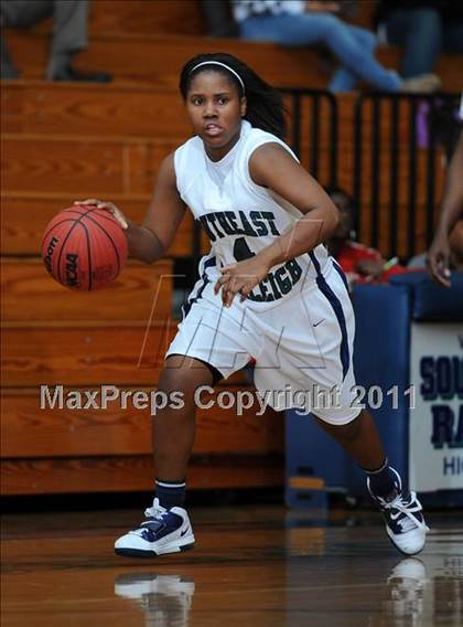 Thumbnail 3 in New Bern @ Southeast Raleigh (Sectional Semifinals) photogallery.