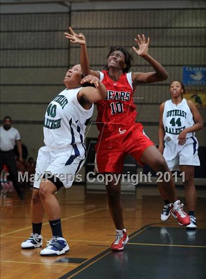 Thumbnail 1 in New Bern @ Southeast Raleigh (Sectional Semifinals) photogallery.