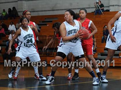 Thumbnail 3 in New Bern @ Southeast Raleigh (Sectional Semifinals) photogallery.