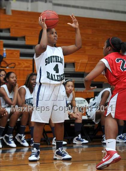 Thumbnail 1 in New Bern @ Southeast Raleigh (Sectional Semifinals) photogallery.