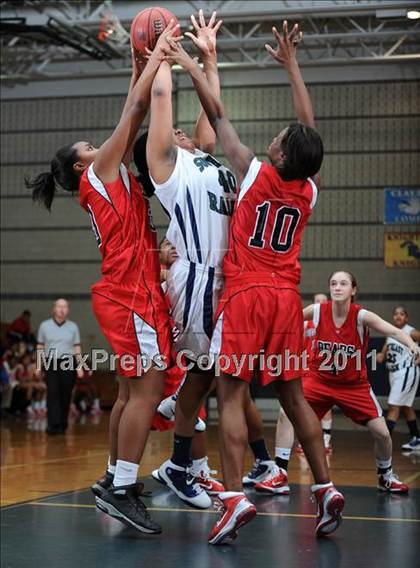 Thumbnail 3 in New Bern @ Southeast Raleigh (Sectional Semifinals) photogallery.
