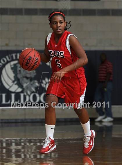 Thumbnail 2 in New Bern @ Southeast Raleigh (Sectional Semifinals) photogallery.