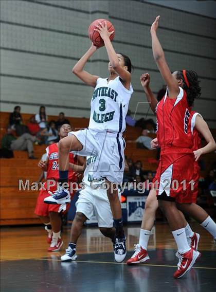 Thumbnail 2 in New Bern @ Southeast Raleigh (Sectional Semifinals) photogallery.