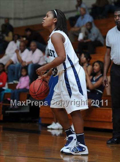 Thumbnail 3 in New Bern @ Southeast Raleigh (Sectional Semifinals) photogallery.