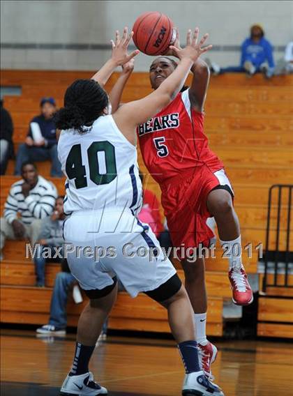 Thumbnail 1 in New Bern @ Southeast Raleigh (Sectional Semifinals) photogallery.