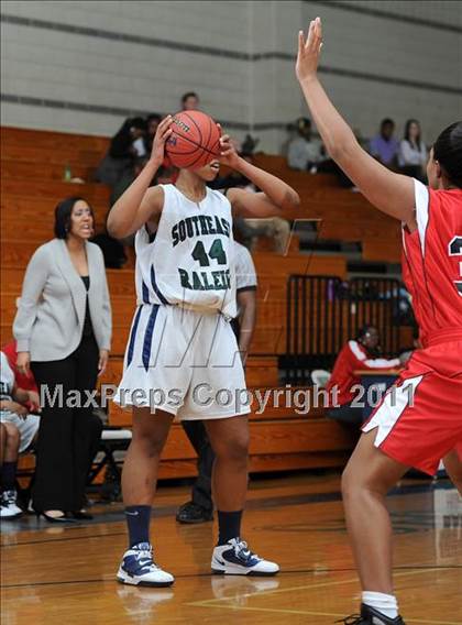 Thumbnail 3 in New Bern @ Southeast Raleigh (Sectional Semifinals) photogallery.