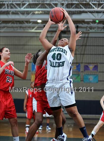 Thumbnail 3 in New Bern @ Southeast Raleigh (Sectional Semifinals) photogallery.
