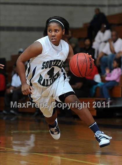 Thumbnail 3 in New Bern @ Southeast Raleigh (Sectional Semifinals) photogallery.