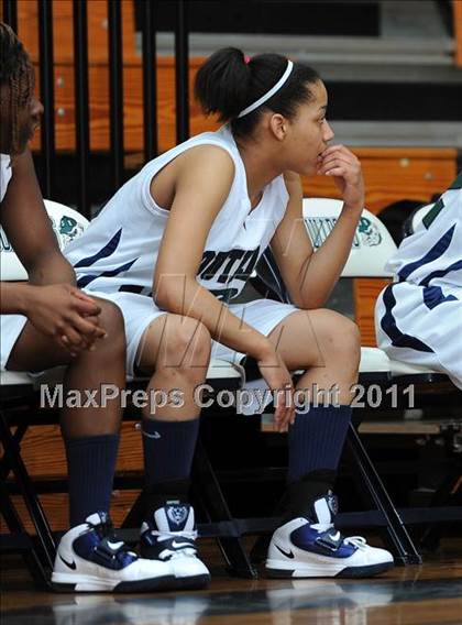 Thumbnail 2 in New Bern @ Southeast Raleigh (Sectional Semifinals) photogallery.