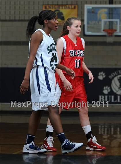 Thumbnail 3 in New Bern @ Southeast Raleigh (Sectional Semifinals) photogallery.