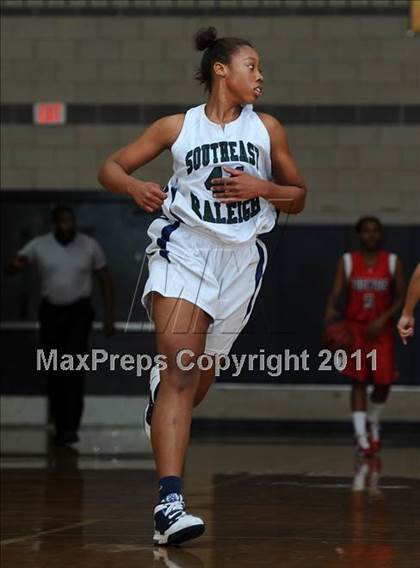 Thumbnail 2 in New Bern @ Southeast Raleigh (Sectional Semifinals) photogallery.