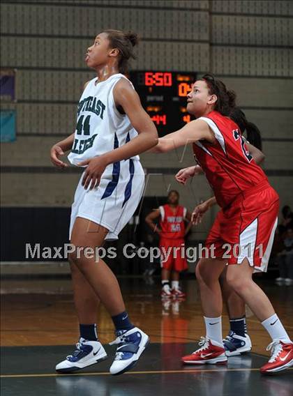 Thumbnail 2 in New Bern @ Southeast Raleigh (Sectional Semifinals) photogallery.