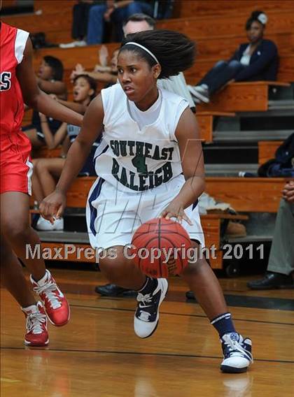 Thumbnail 3 in New Bern @ Southeast Raleigh (Sectional Semifinals) photogallery.