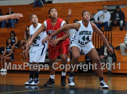 Thumbnail 2 in New Bern @ Southeast Raleigh (Sectional Semifinals) photogallery.
