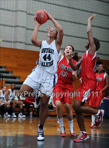 Thumbnail 1 in New Bern @ Southeast Raleigh (Sectional Semifinals) photogallery.