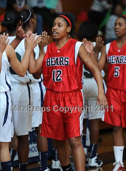 Thumbnail 2 in New Bern @ Southeast Raleigh (Sectional Semifinals) photogallery.