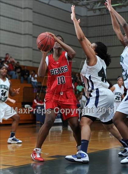 Thumbnail 2 in New Bern @ Southeast Raleigh (Sectional Semifinals) photogallery.