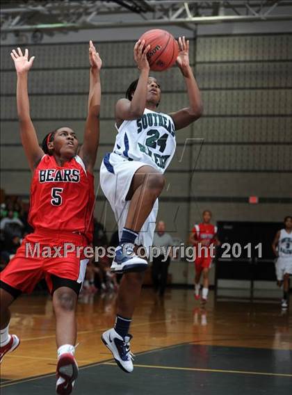 Thumbnail 2 in New Bern @ Southeast Raleigh (Sectional Semifinals) photogallery.