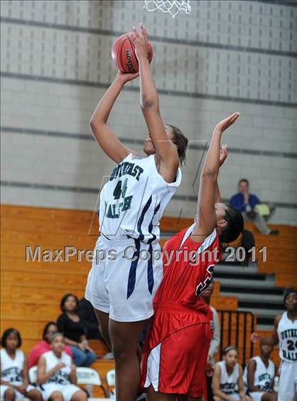 Thumbnail 2 in New Bern @ Southeast Raleigh (Sectional Semifinals) photogallery.