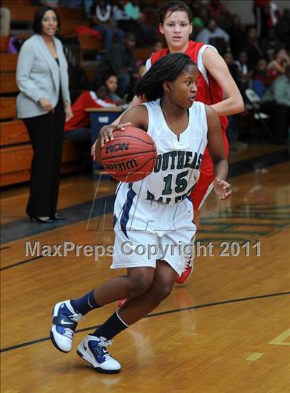 Thumbnail 2 in New Bern @ Southeast Raleigh (Sectional Semifinals) photogallery.