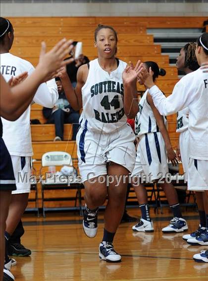 Thumbnail 3 in New Bern @ Southeast Raleigh (Sectional Semifinals) photogallery.