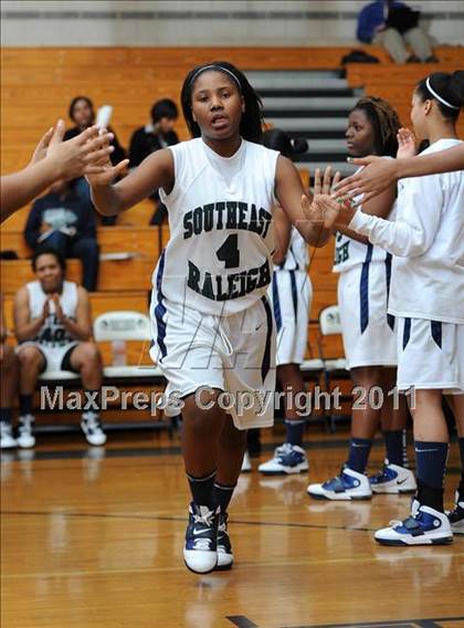 Thumbnail 3 in New Bern @ Southeast Raleigh (Sectional Semifinals) photogallery.