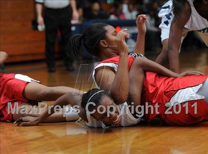 Thumbnail 1 in New Bern @ Southeast Raleigh (Sectional Semifinals) photogallery.