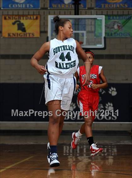 Thumbnail 1 in New Bern @ Southeast Raleigh (Sectional Semifinals) photogallery.