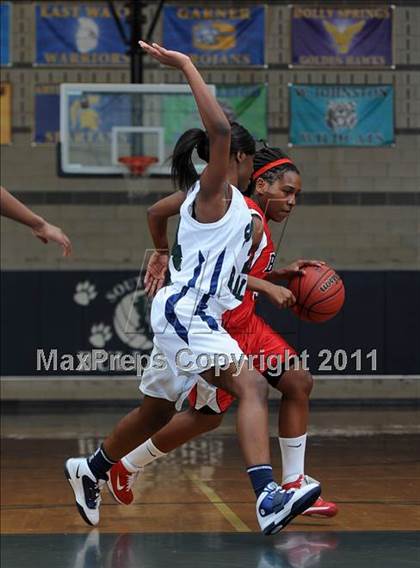 Thumbnail 3 in New Bern @ Southeast Raleigh (Sectional Semifinals) photogallery.