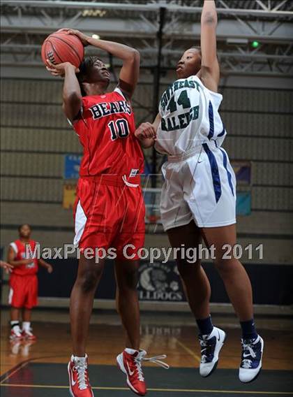 Thumbnail 1 in New Bern @ Southeast Raleigh (Sectional Semifinals) photogallery.