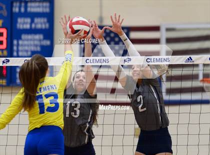 Thumbnail 3 in Smithson Valley @ Clemens photogallery.