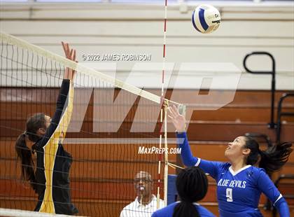 Thumbnail 3 in Englewood @ Stanton (FHSAA 5A District 3 Finals) photogallery.