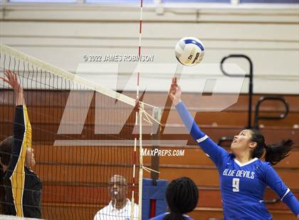 Thumbnail 2 in Englewood @ Stanton (FHSAA 5A District 3 Finals) photogallery.
