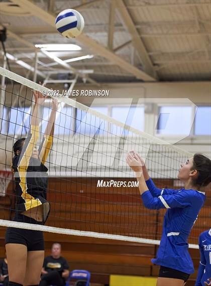Thumbnail 2 in Englewood @ Stanton (FHSAA 5A District 3 Finals) photogallery.