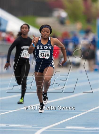 Thumbnail 3 in 2015 Drake Relays photogallery.